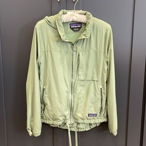 Lightweight hooded Women’s Patagonia jacket Size small